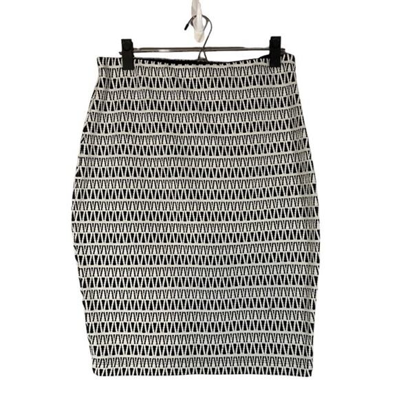 Express Black & White Abstract Stretch Pull On Pencil Straight Skirt Women Sz M - Picture 1 of 7